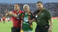 "Kocham Pogoń i kocham Legię!" - Kibic na boisku w Szczecinie 