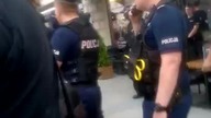 lewaków broni policja