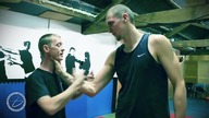 Jak obronić się przed chwytem za gardło