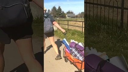 Z wózkiem na plażę - Gracjan Roztocki