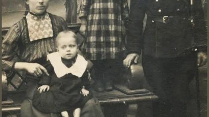 Bolesław i Salomea Bartoszewiczowie z dziećmi, dziadkowie Alwidy Bajor.  Wilno, 1916 r..