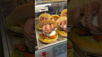 Testuję kanapkę z ośmiornica