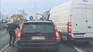 Agresywny kierowca niszczy lusterko  polskiedrogiPLUS