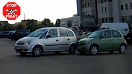 Wyjeżdżając wgniotła zderzak i odjechała z miejsca zdarzenia.  STOP PIRAT