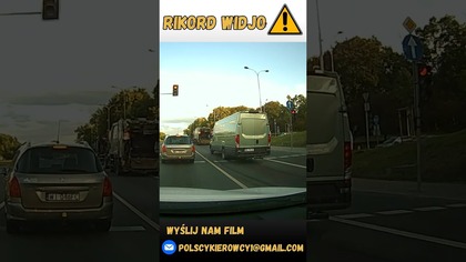 Niebezpieczne nagłe hamowanie i przejazd na czerwonym #shorts #rowerzysta #polskiedrogi #dashcam