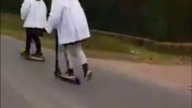 Ksiądz na hulajnodze w podgorzowskich Marwicach