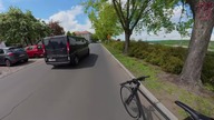 Spacery środkiem drogi (720p 60fps AV1-48kbit AAC)