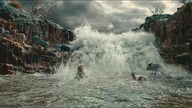 Mufasa: Król Lew (2024) 4K - Powódź rozdziela Mufasę i jego rodziców