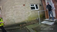 Nożownik vs dw&oacute;ch odważnych, brytyjskich policjant&oacute;w 