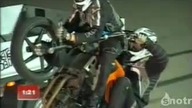 Niesamowity stunt motocyklowy