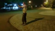 Efektowny przejazd przez rondo