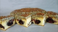 Jak zrobić ciasto ucierane z wiśniami i pysznym kremem? Przepis na łatwe ciasto na niedzielę do kawy