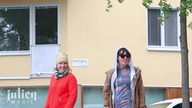 Żart z niewidzialnym krzesłem