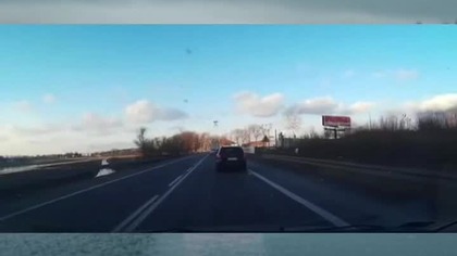 Król szosy jedzie środkiem i wymusza pierwszeństwo  #wymuszenie #polscykierowcy