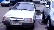 Kiedy właściciel zostawi Cię samego w samochodzie