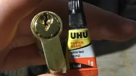 SuperGlue w Zamku!:/ Kropelka, UHU czy inny klej Cyjanoakrylowy -  co z tym zrobić?