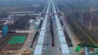 Obozy w Chinach.. Postawione na autostradzie...