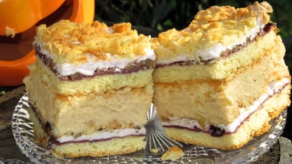 zapraszam na wspaniałe ciasto hucułka, kruche z pianką, orzechami, przełożone kremem kajmakowym-idea