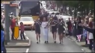 Atak na Polkę biegnącą z płomieniem olimpijskim
