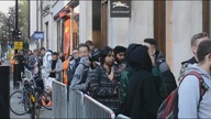 LiveLeak - Eager fans rush into Apple store in London as new iPhone is released