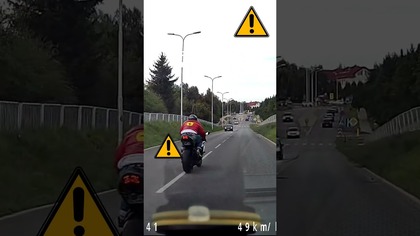 Wyprzedzanie motocyklem na czołówkę #shorts #rikordwidjo
