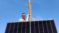 Przykład montażu turbiny wiatrowej na słupie betonowym