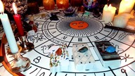 Czy Jemu/Jej na mnie zależy? Spytaj Tarot  Czytanie Bezterminowe  Wybierz Kartę 