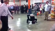 Nowojorski policjant w walce breakdance