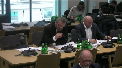 Grzegorz Braun - Baner z napisem: "Prawo i skur.....stwo"  (15.10.2020)