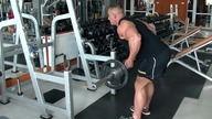 Trening plec&oacute;w na masę wiosłowanie sztangą w opadzie Krzysztof Piekarz