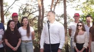CAŁA PLAŻA BIJE BRAWO! NAWROCKI TAK ZMIAŻDŻYŁ DZIENNIKARZA TVN, ŻE AŻ PRZERWALI TRANSMISJĘ!
