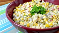 Sałatka z paluszkami surimi - Jak zrobić - [Smakowite Dania]