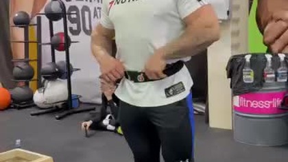 Mistrz Europy w Kulturystyce tak SKACZE #shorts #viral #bodybuilding #verticaljump