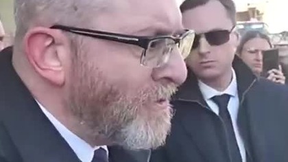 Straszne.  Dziwolążka, do granic pewna siebie, bez doświadczenia, bez ogłady - a nawet bez podstawowej  mp4 686x432