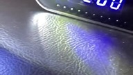 Tak znajdziesz ukrytą kamerę w hotelu. Jeśli trafisz w obiektyw aparatu, uzyskasz niebieskawe odbici