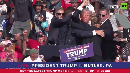 Moment strzał&oacute;w do Donalda Trumpa