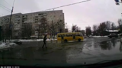 Jak w efektowny sposób przejść przez przejście dla pieszych