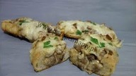 Tradycyjna zapiekanka z pieczarkami i serem! Jak zrobić zapiekankę z pieczarkami i serem