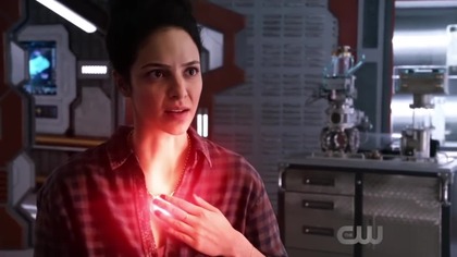Legends of Tomorrow | Zari training Mick with his Fire Totem (3x16)
