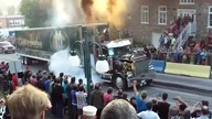 Palenie gumy w wykonaniu amerykańskiego trucka