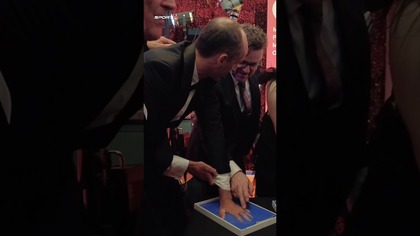 Robert Kubica odciska dłoń! Wielka chwila na Gali Mistrzów Sportu #shorts