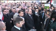 Jarosław Kaczyński oddaje hołd ofiarom katastrofy smoleńskiej