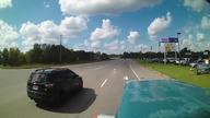 Kierowca idiota kontra rozpędzony tir