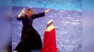 Otwieranie wina w stylu Kung Fu