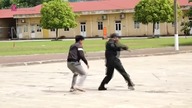 Pokaz umiejętności walki Wietnamskiej policji