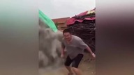 Mistrz karate na budowie