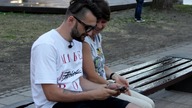 Wyrywanie dziewczyny na fidget spinner