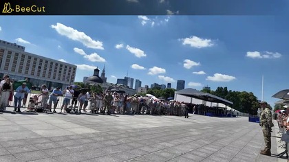 Dziewczyny podbijają armię