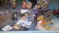 Napadł na Żabkę z bronią w ręku