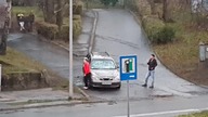Wk*rwiona babka z młotkiem kontra jej własny samochód - Wałbrzych